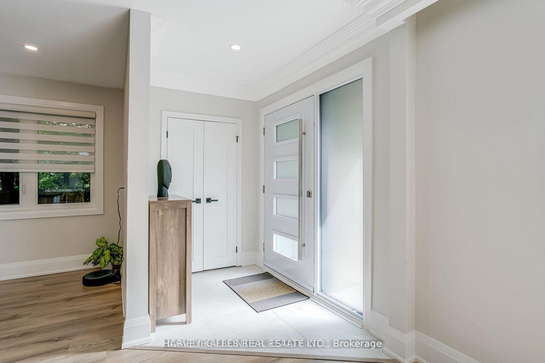 208 Betty Ann Drive, Toronto