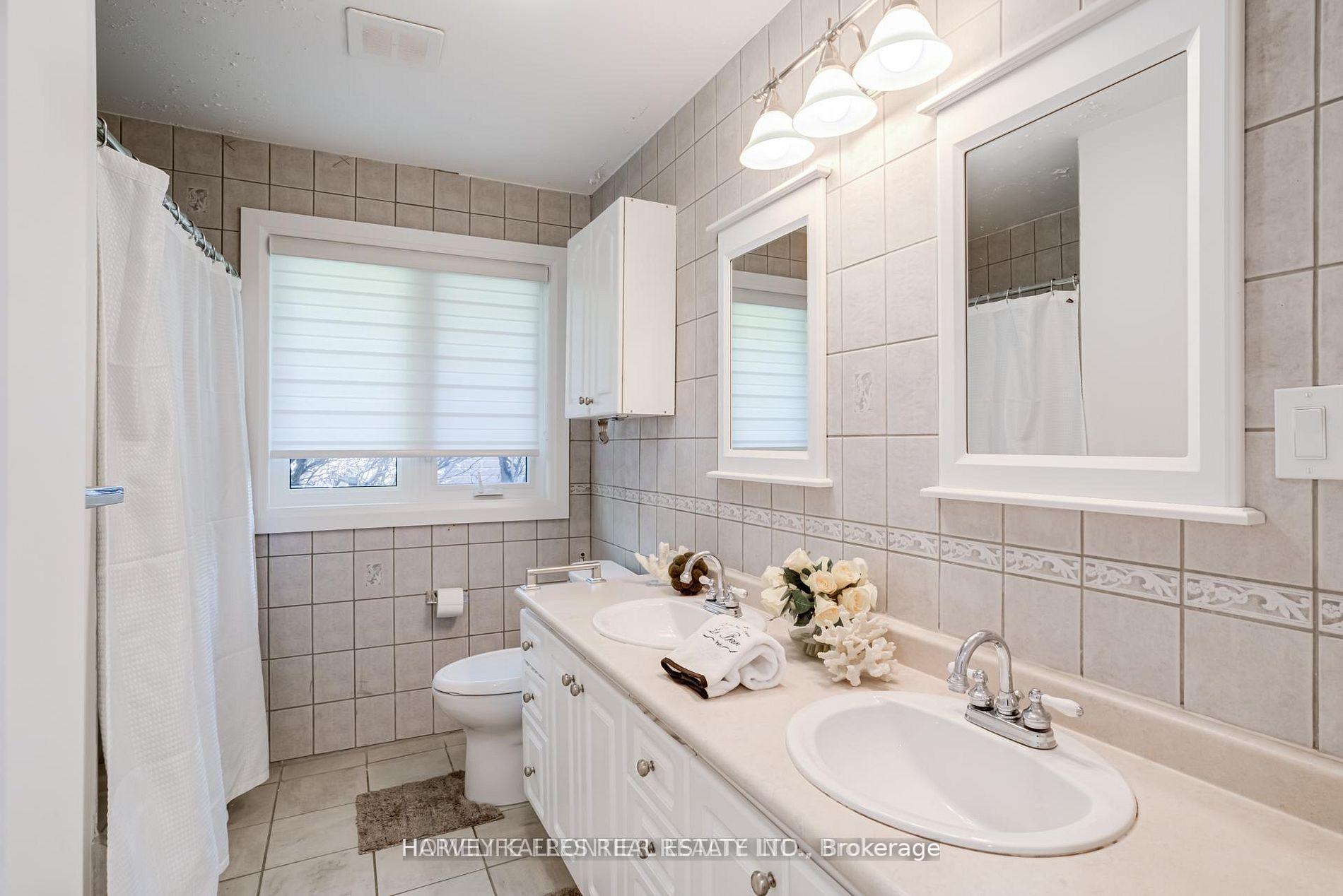 208 Betty Ann Drive, Toronto