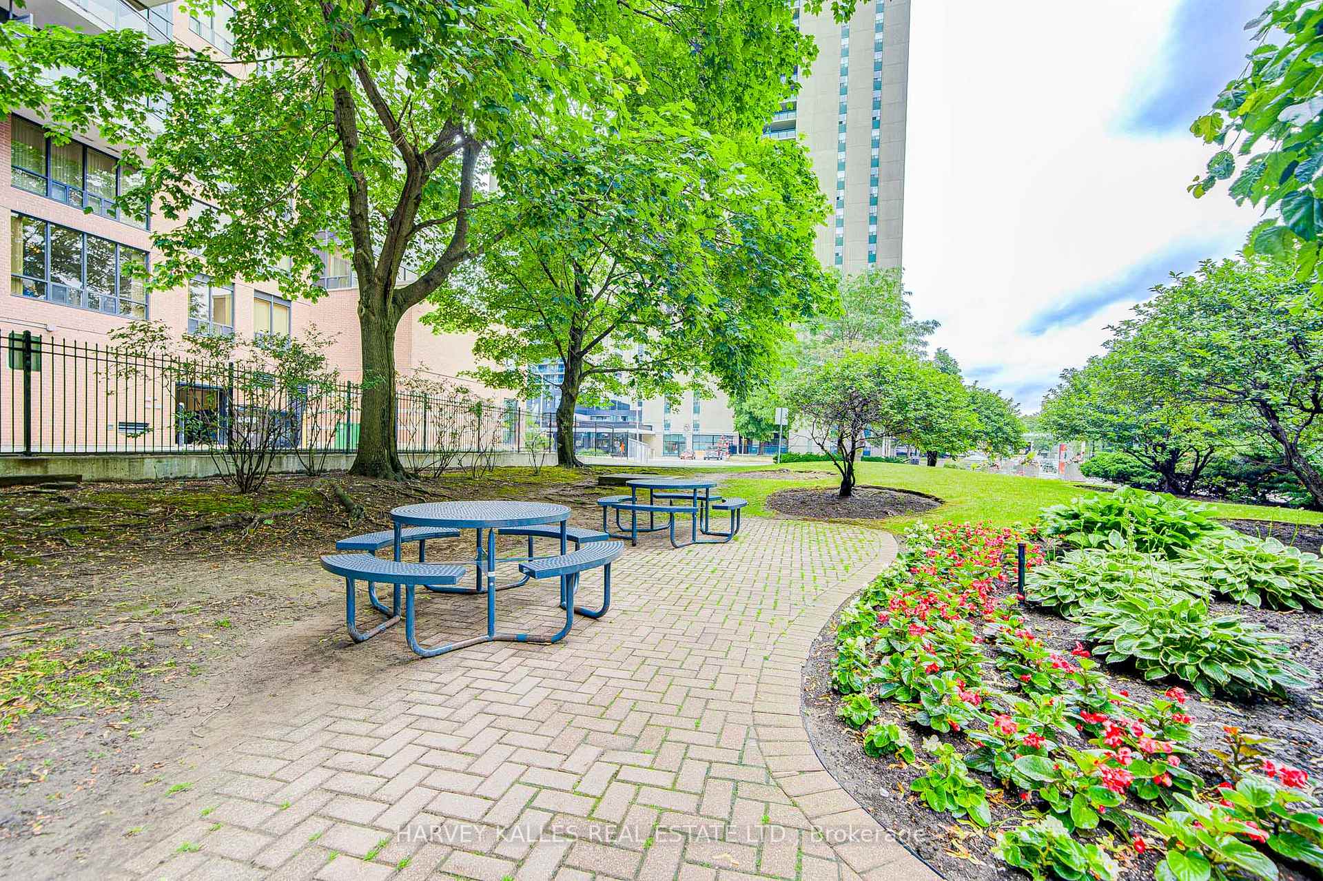 45 Sheppard Avenue E 920, Toronto Unit: 920