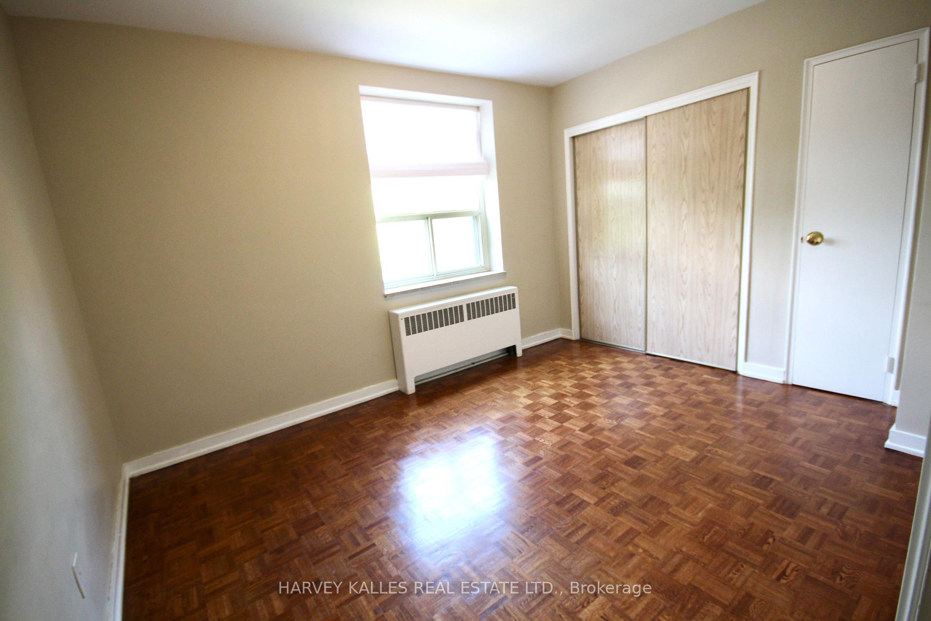 160 The Donway N/A W 411, Toronto Unit: 411