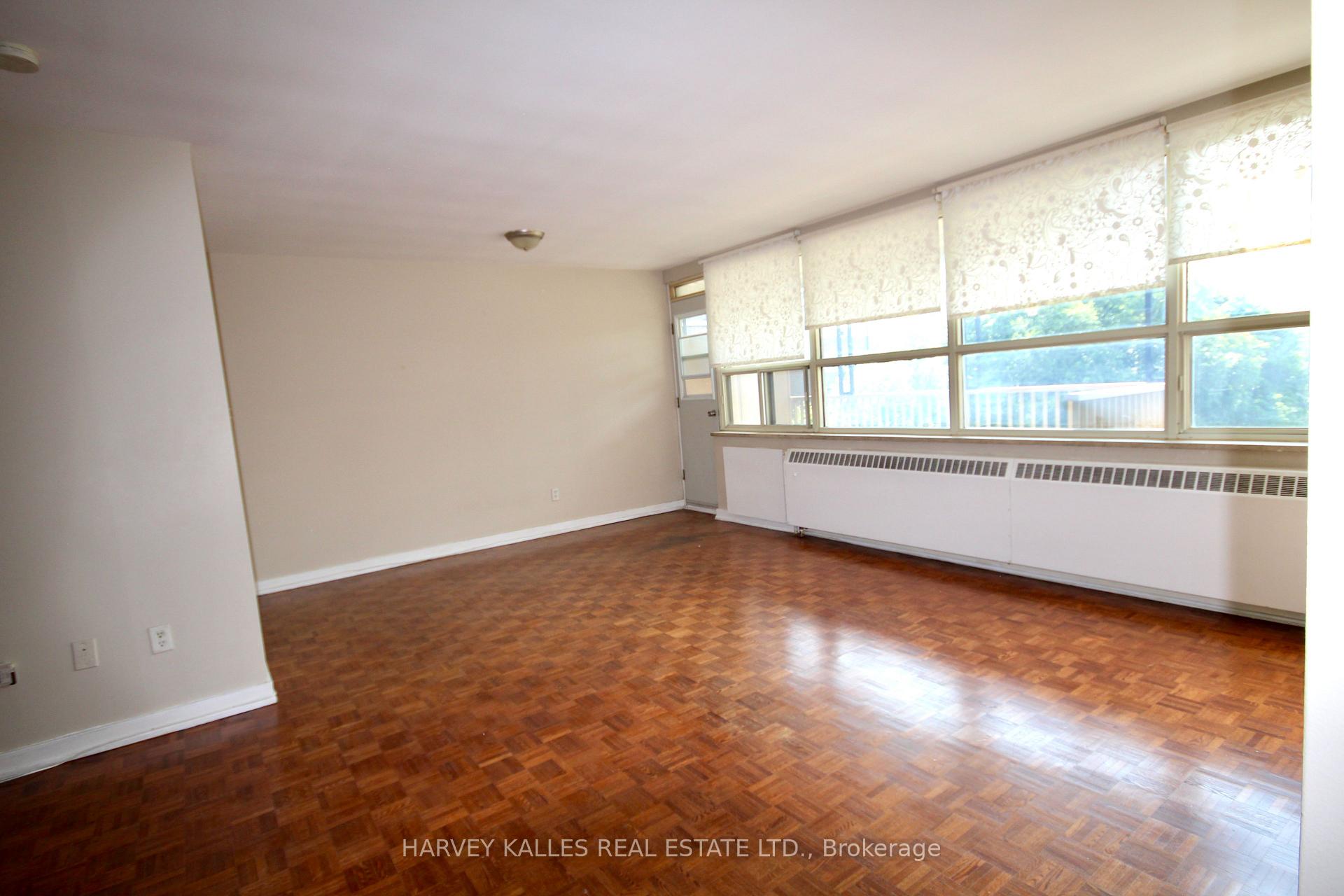 160 The Donway N/A W 411, Toronto Unit: 411