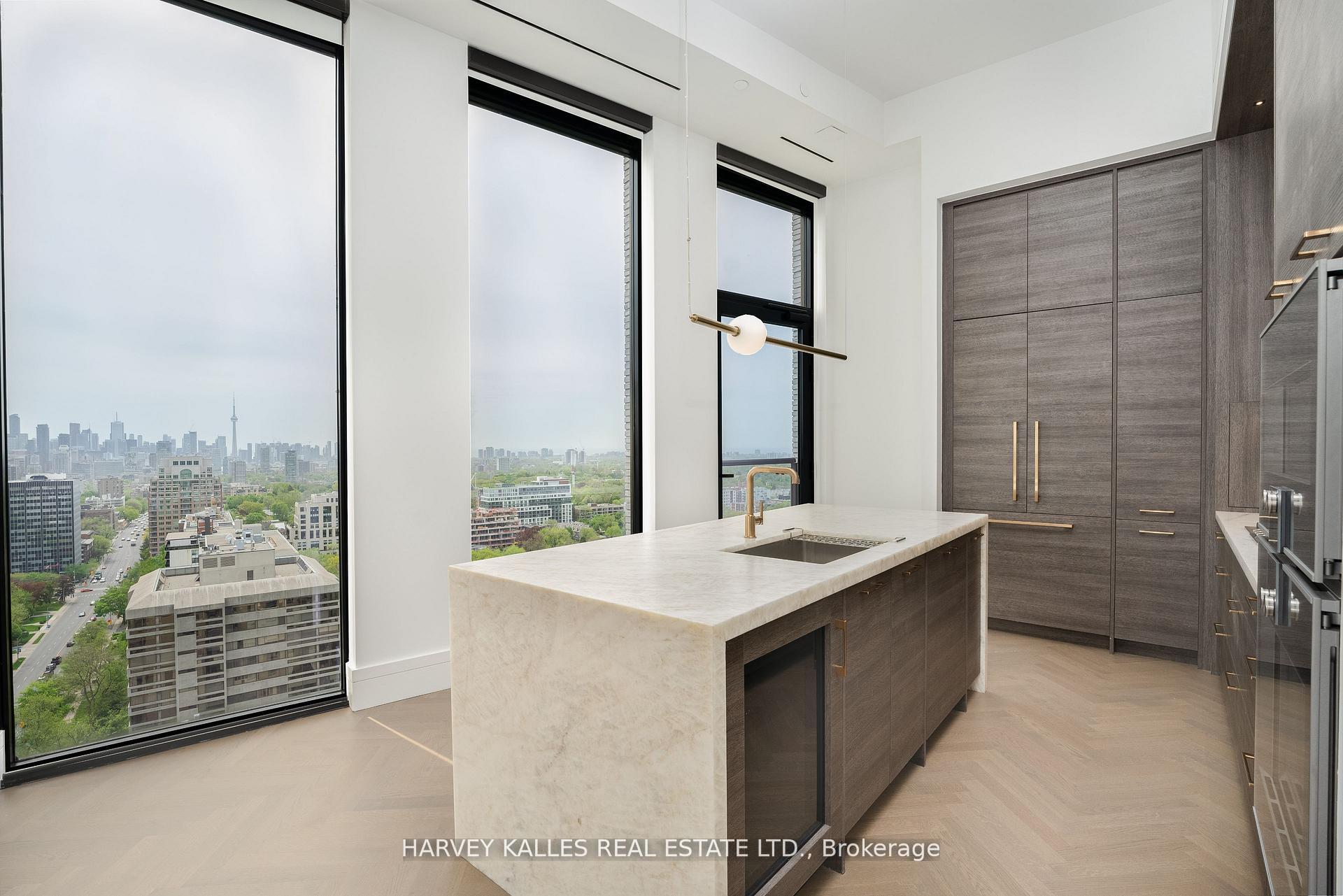 215 Lonsdale Road 2002, Toronto Unit: 2002