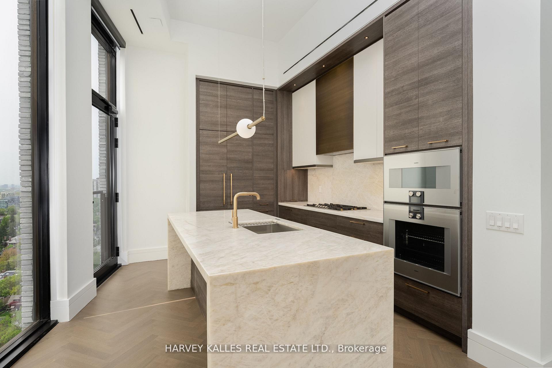215 Lonsdale Road 2002, Toronto Unit: 2002