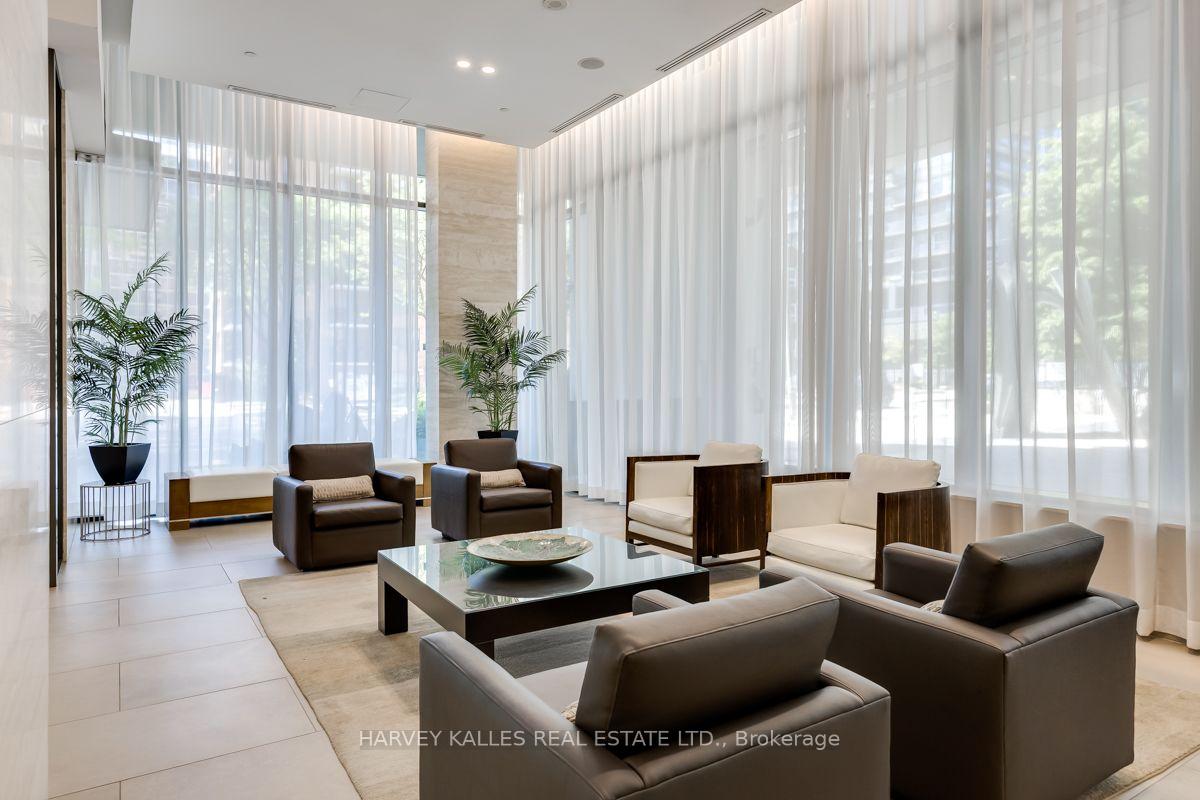 70 Roehampton Avenue 813, Toronto Unit: 813
