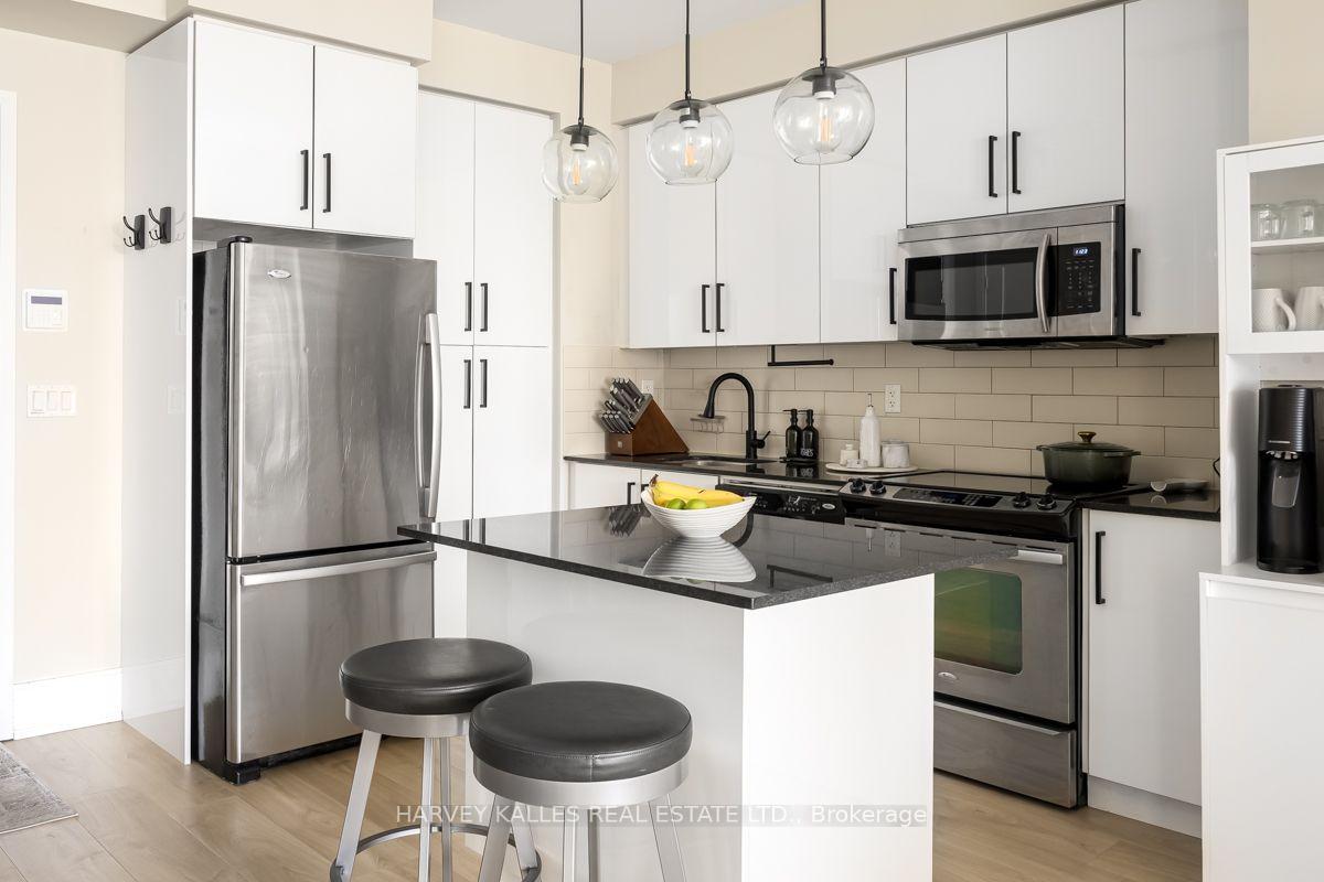 70 Roehampton Avenue 813, Toronto Unit: 813