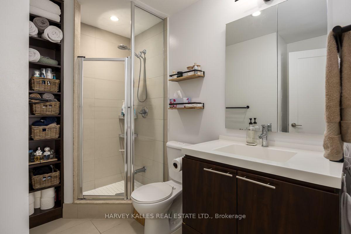 70 Roehampton Avenue 813, Toronto Unit: 813