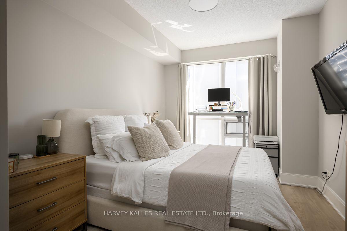 70 Roehampton Avenue 813, Toronto Unit: 813