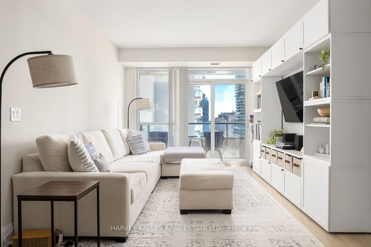 70 Roehampton Avenue 813, Toronto Unit: 813