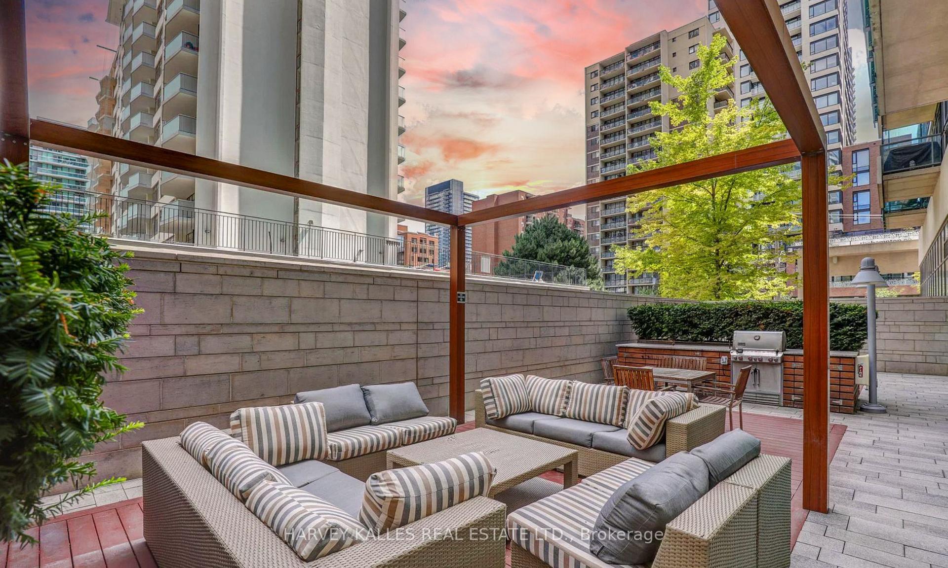 70 Roehampton Avenue 813, Toronto Unit: 813