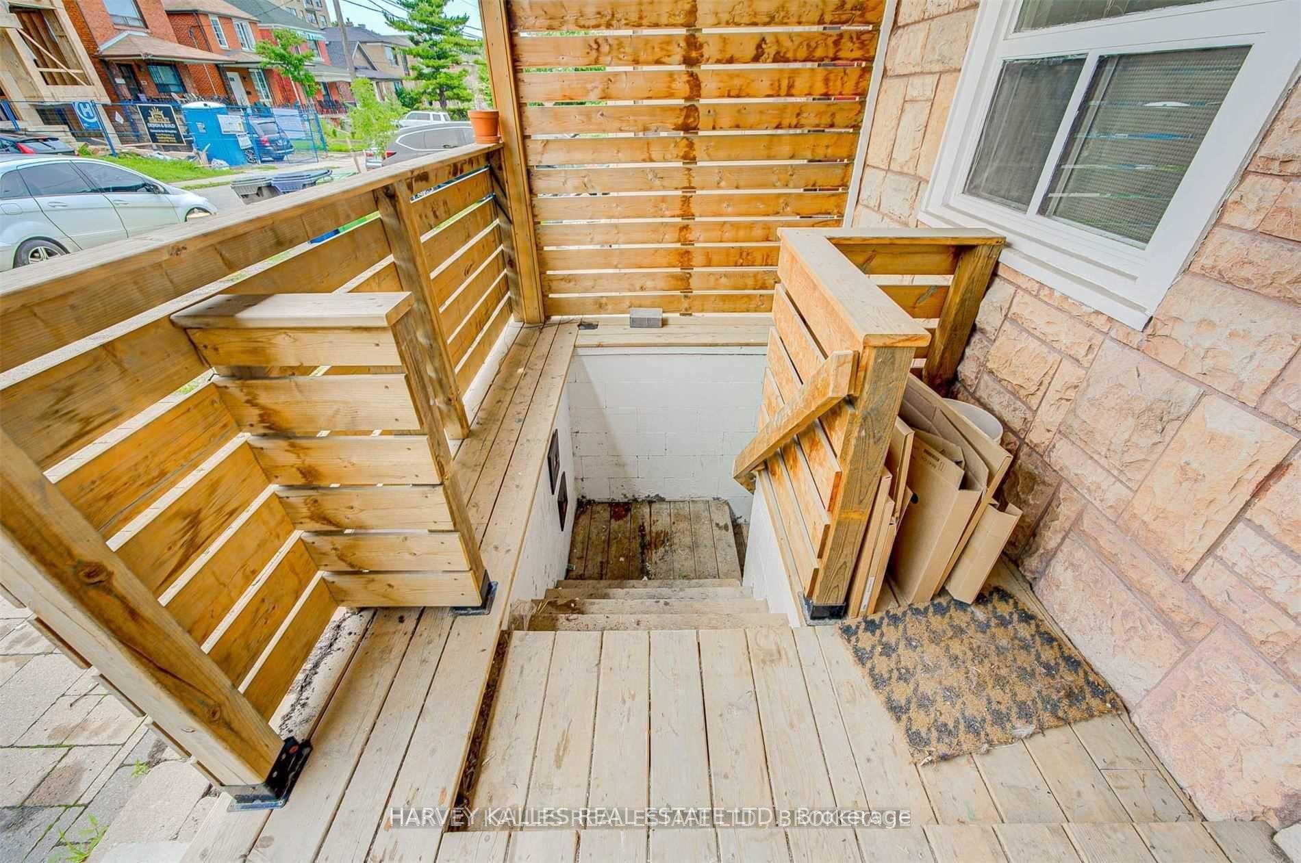 184 Cedric Avenue Lower, Toronto Unit: Lower