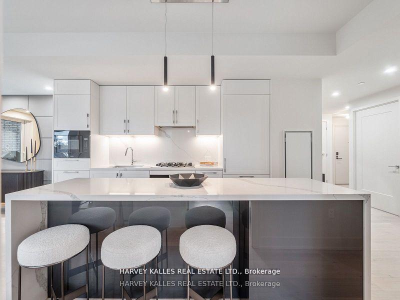 8 Manor Road W 610, Toronto Unit: 610