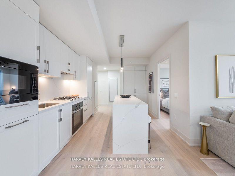 8 Manor Road W 610, Toronto Unit: 610