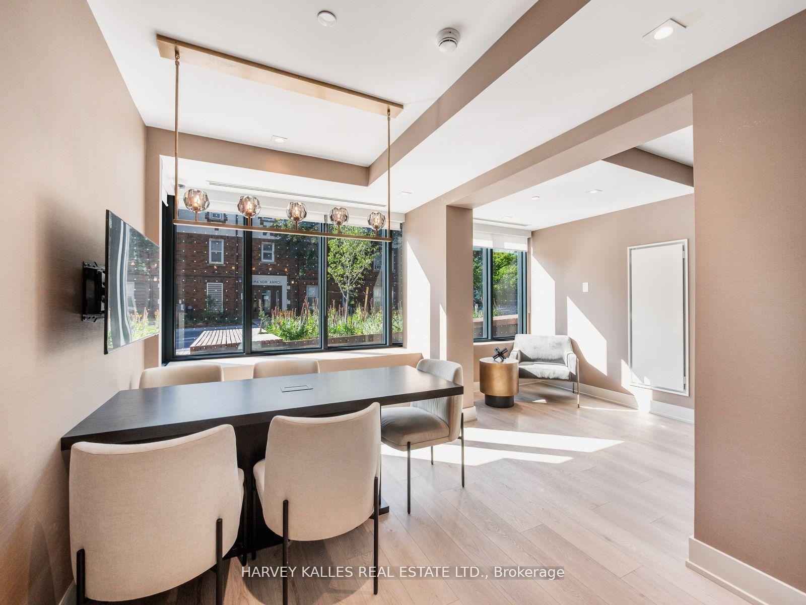 8 Manor Road W 610, Toronto Unit: 610