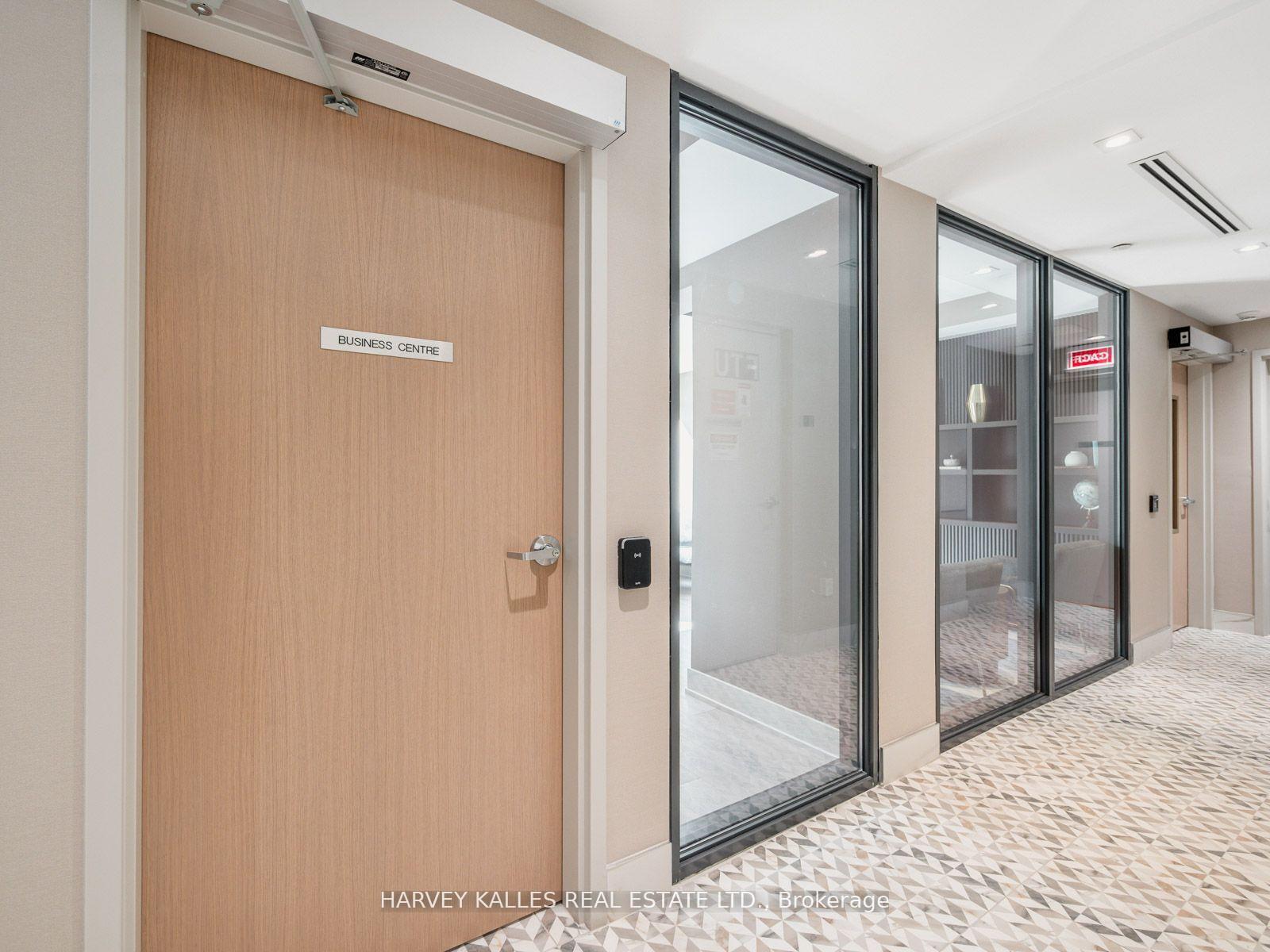 8 Manor Road W 610, Toronto Unit: 610