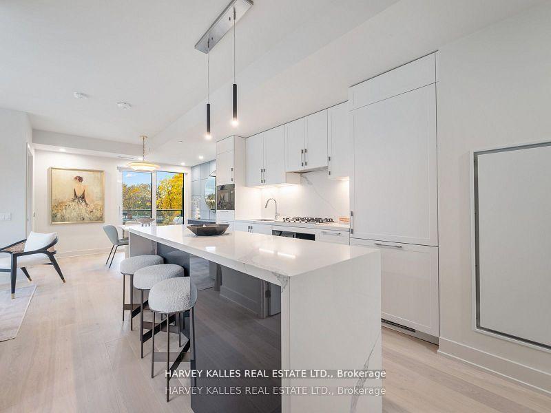 8 Manor Road W 610, Toronto Unit: 610
