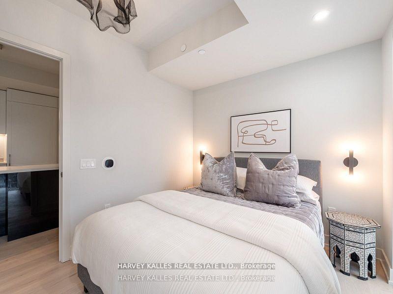 8 Manor Road W 610, Toronto Unit: 610