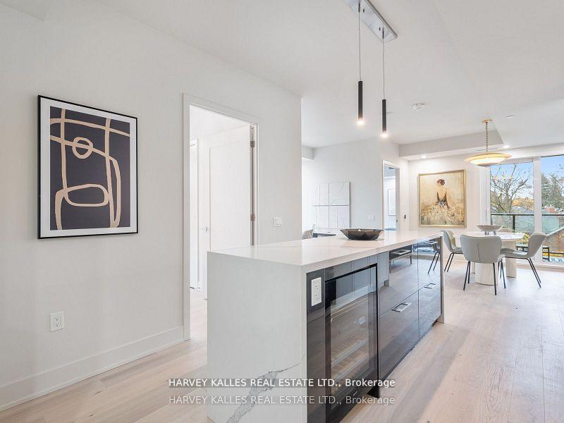 8 Manor Road W 610, Toronto Unit: 610