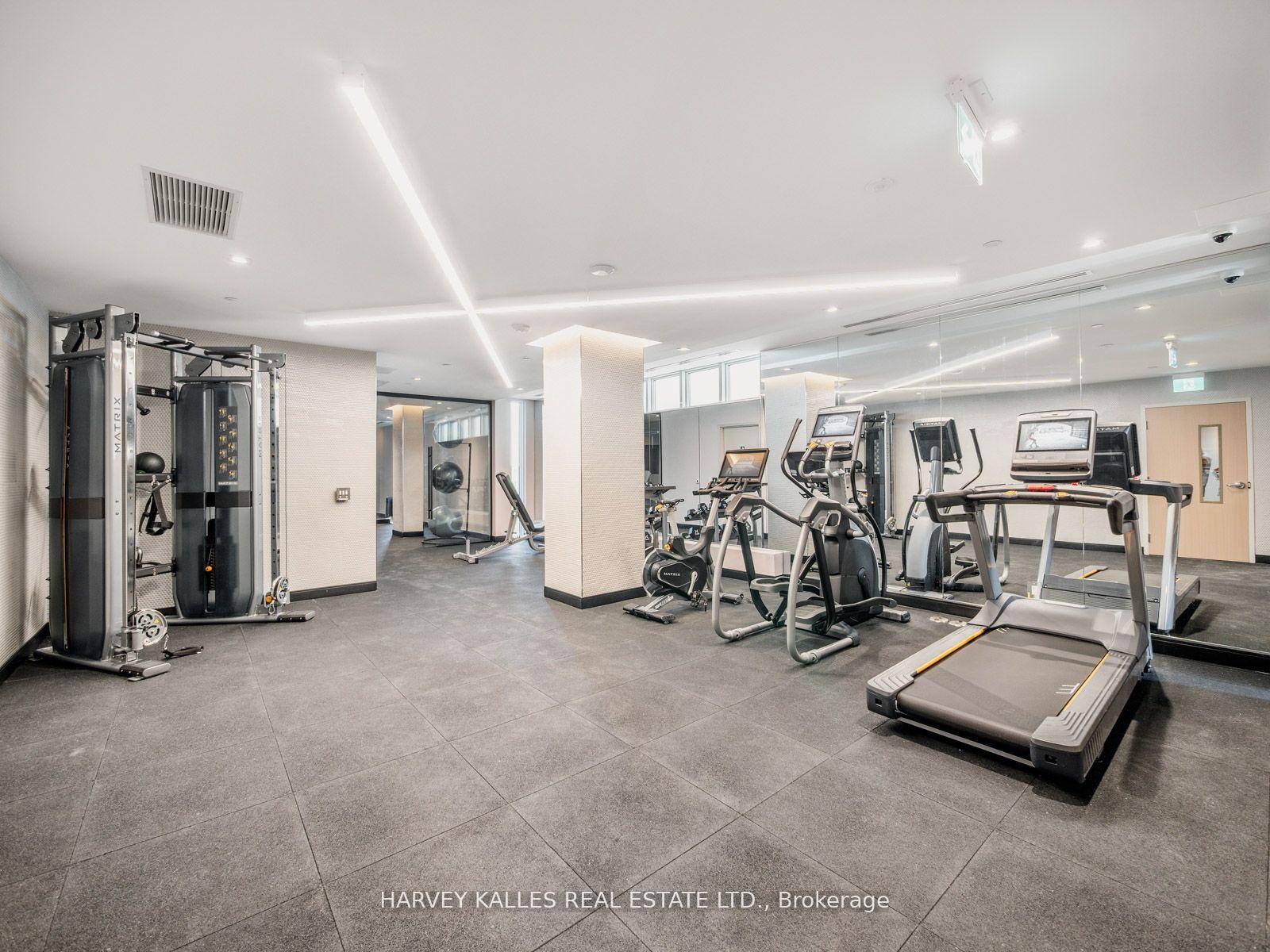 8 Manor Road W 610, Toronto Unit: 610