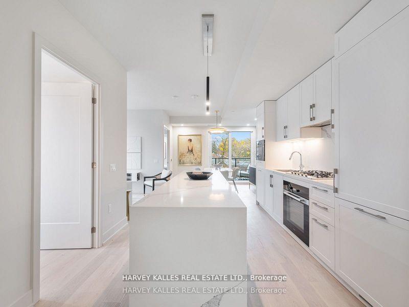 8 Manor Road W 610, Toronto Unit: 610
