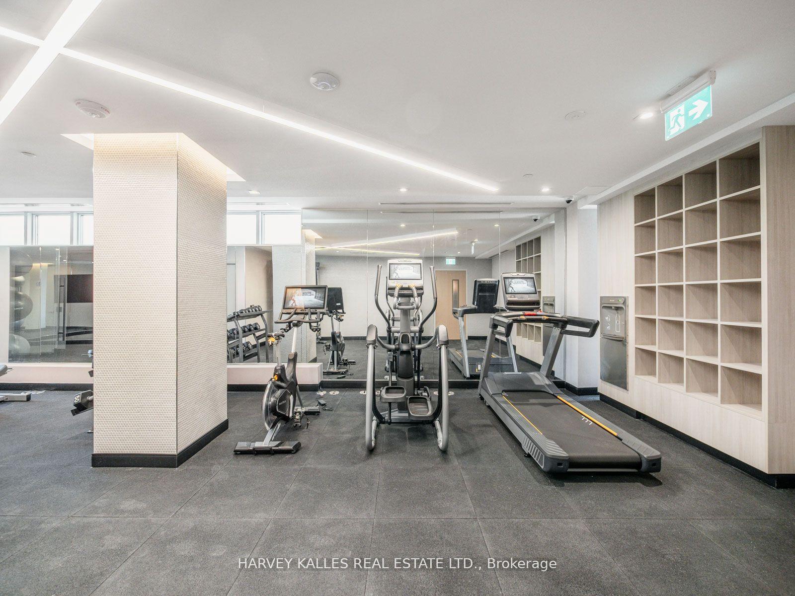 8 Manor Road W 610, Toronto Unit: 610