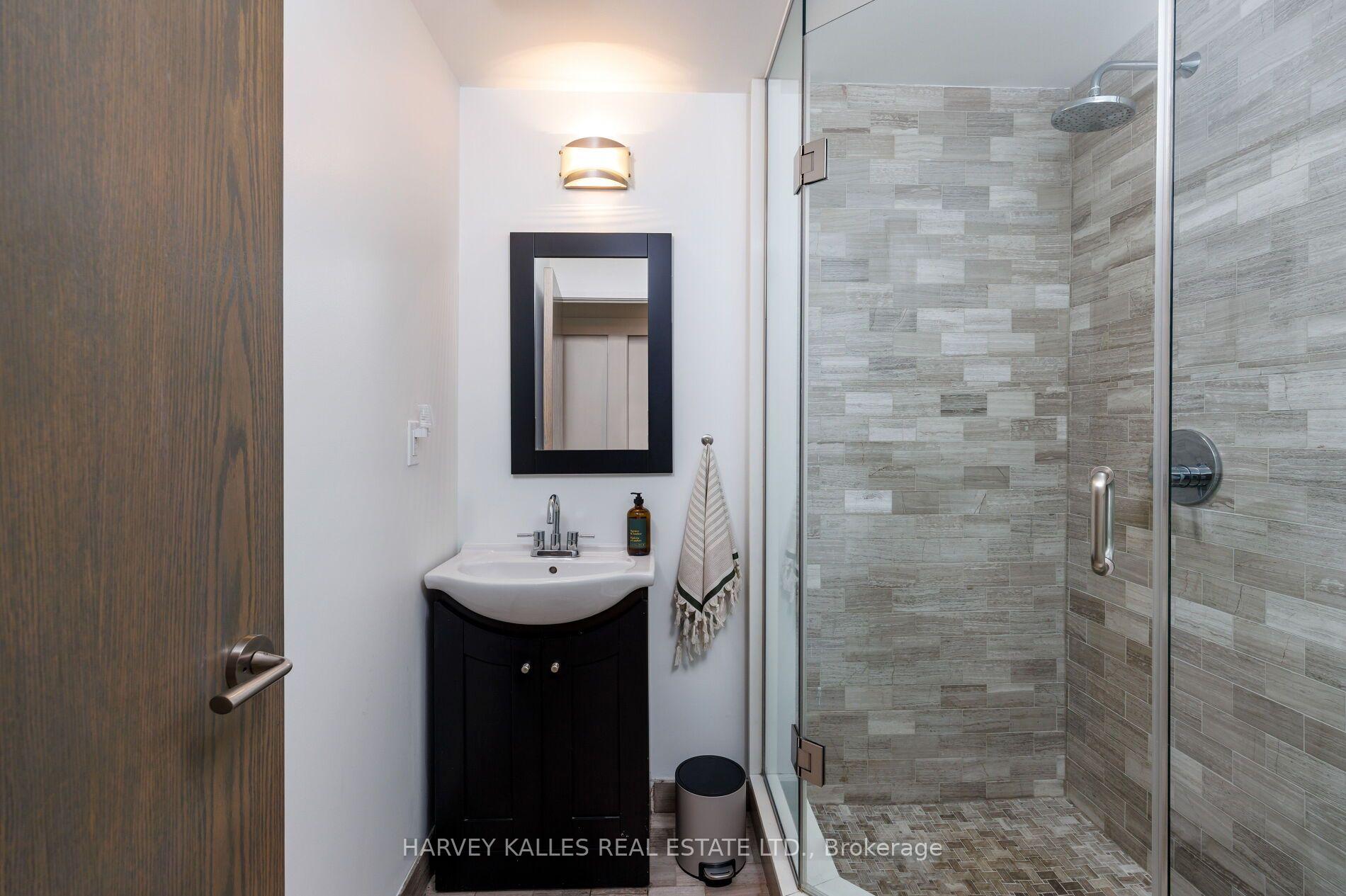 128 Montgomery Avenue, Toronto