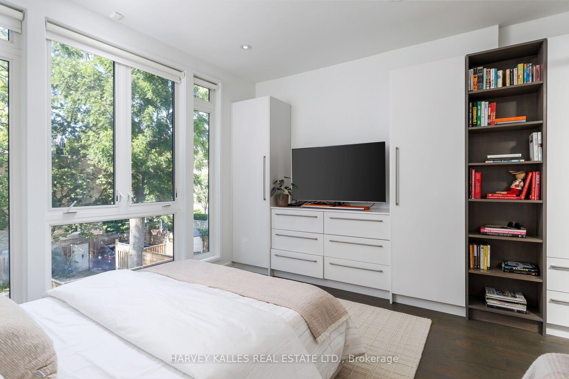 128 Montgomery Avenue, Toronto