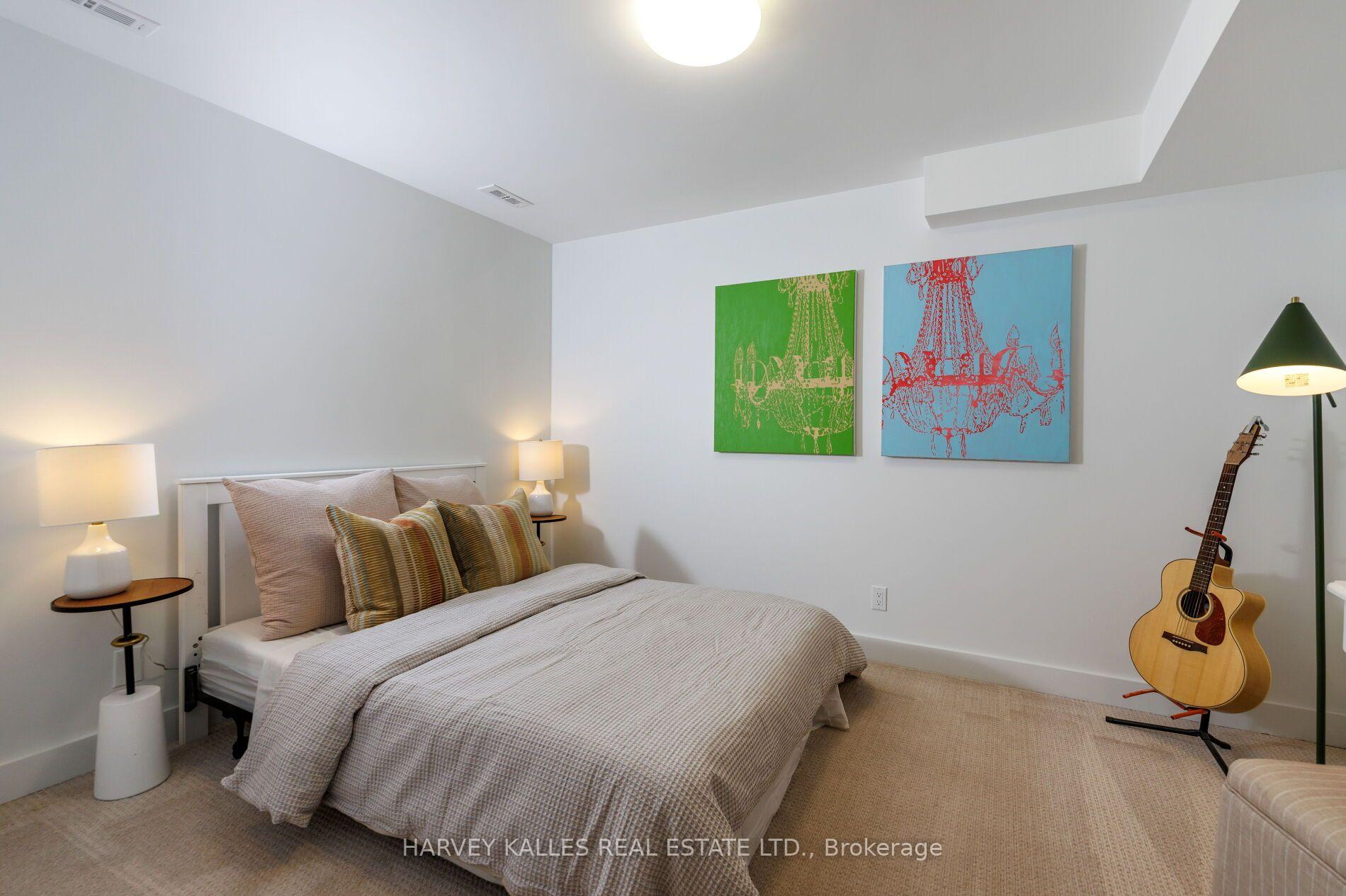 128 Montgomery Avenue, Toronto