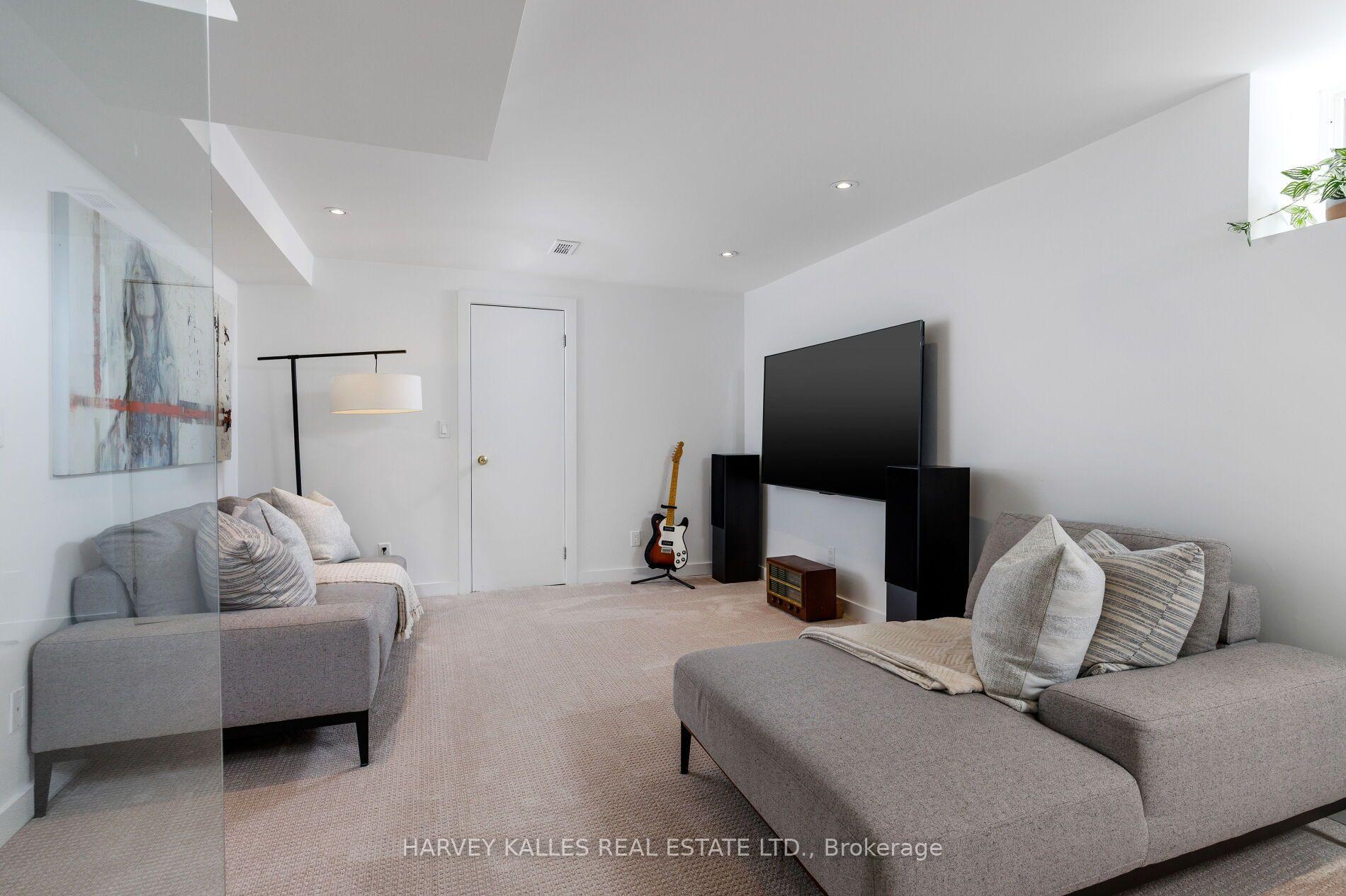 128 Montgomery Avenue, Toronto