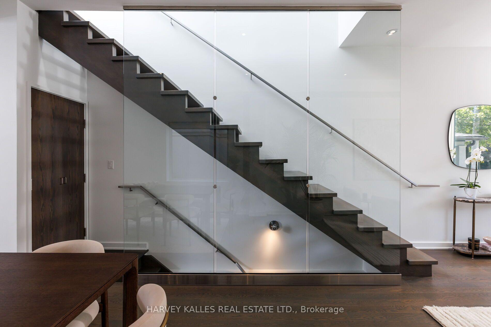 128 Montgomery Avenue, Toronto