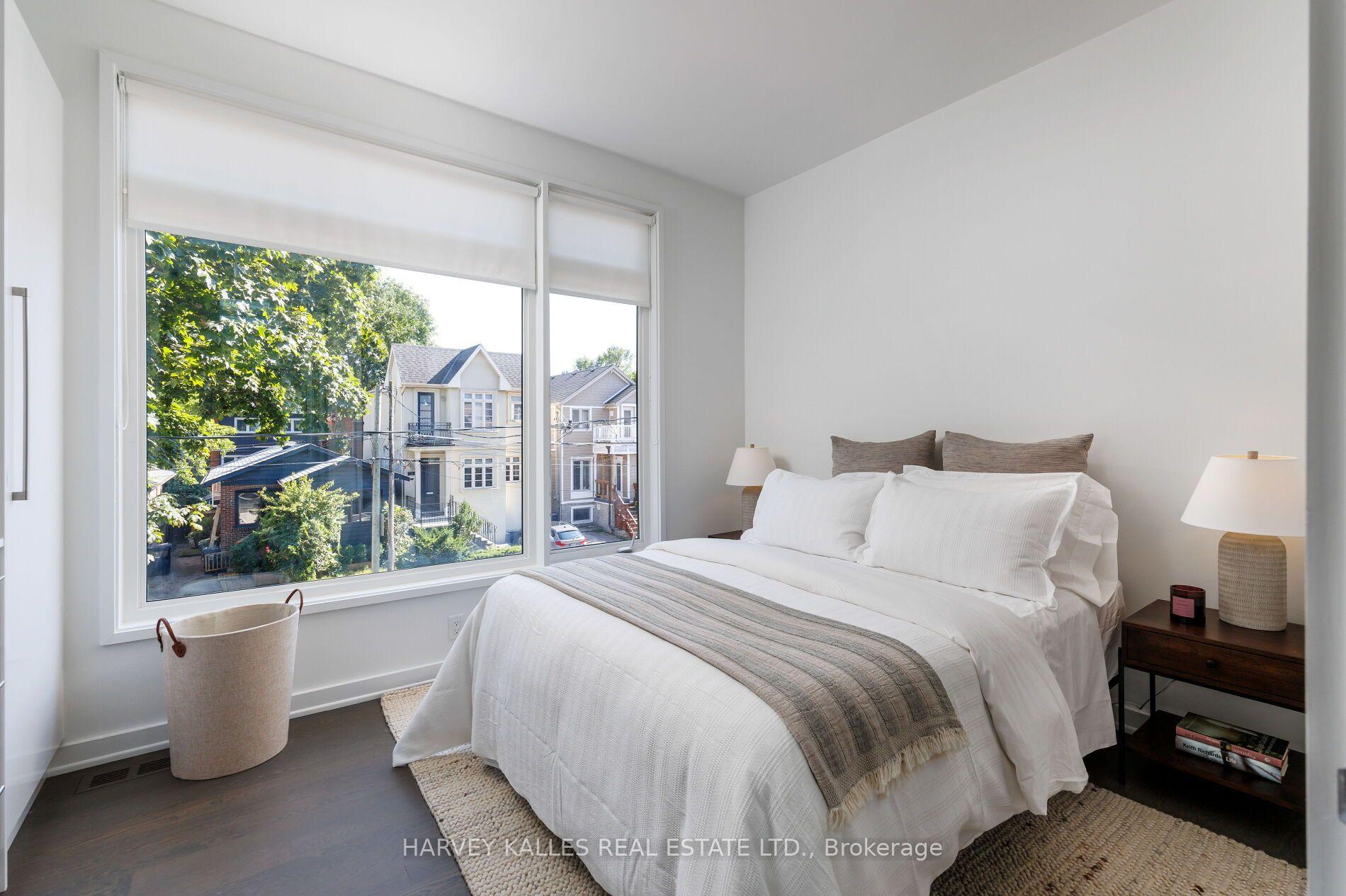 128 Montgomery Avenue, Toronto