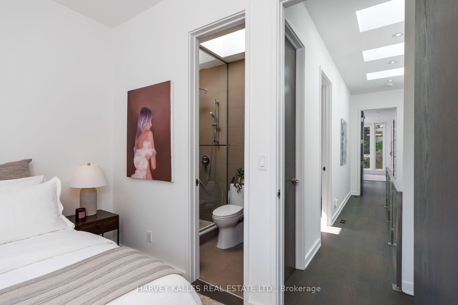 128 Montgomery Avenue, Toronto