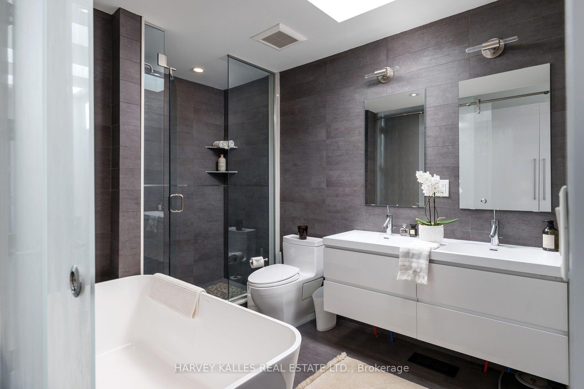 128 Montgomery Avenue, Toronto