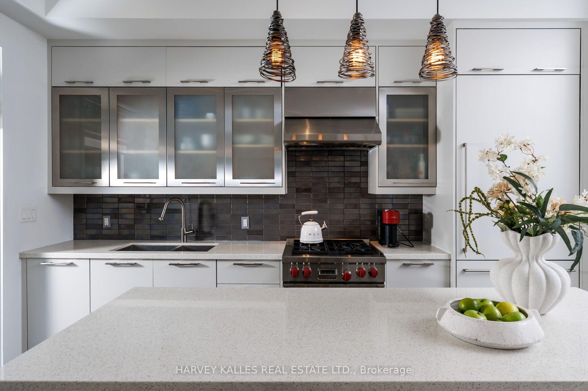 128 Montgomery Avenue, Toronto