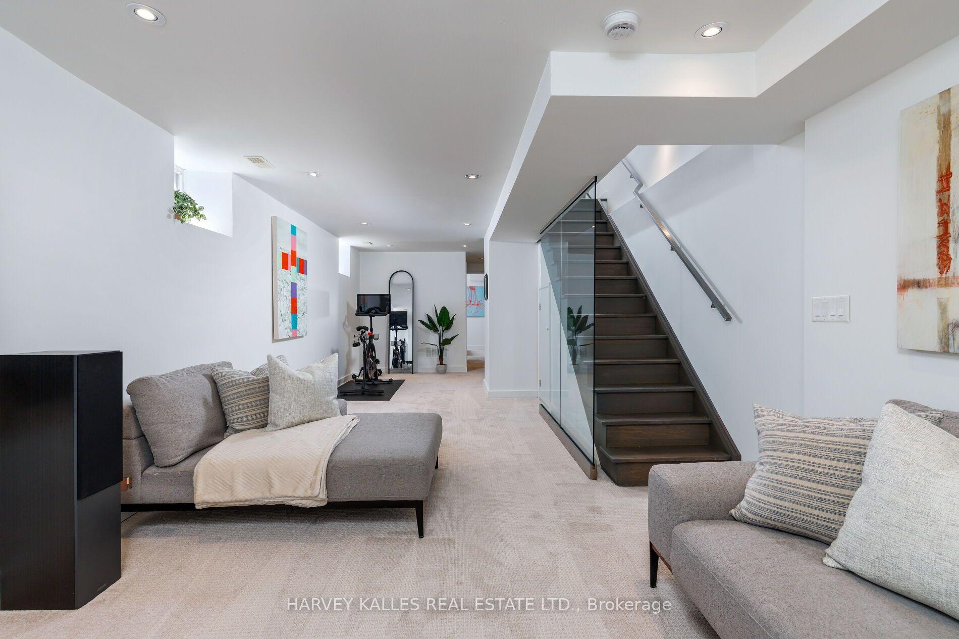 128 Montgomery Avenue, Toronto
