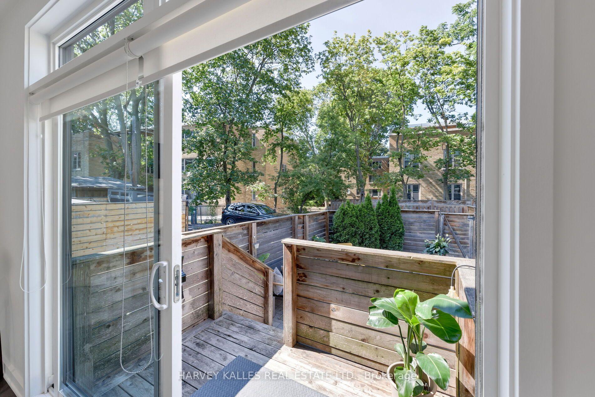 128 Montgomery Avenue, Toronto