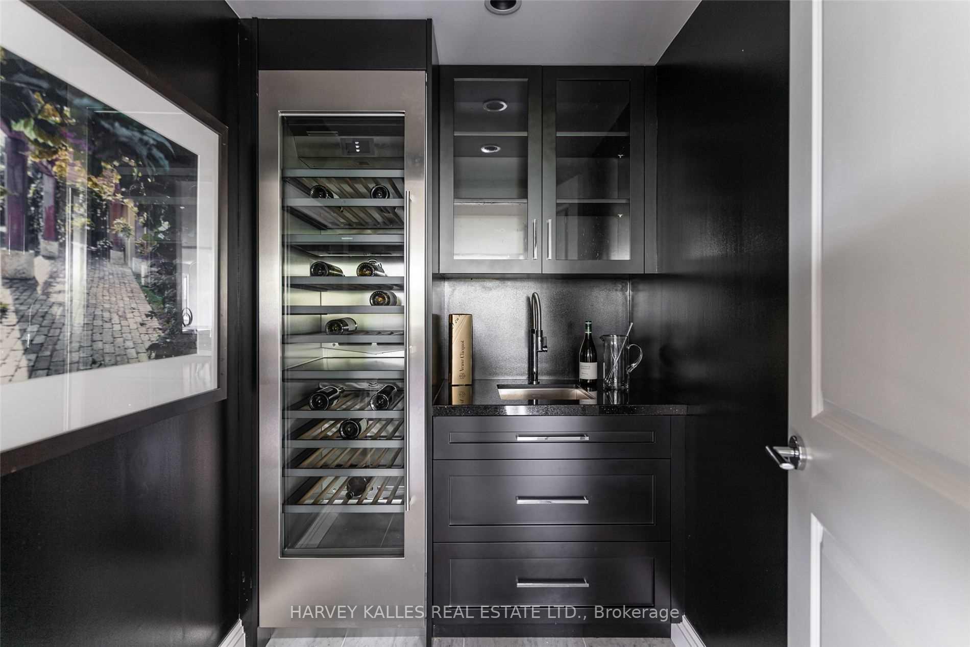 1 Benvenuto Place 320, Toronto Unit: 320
