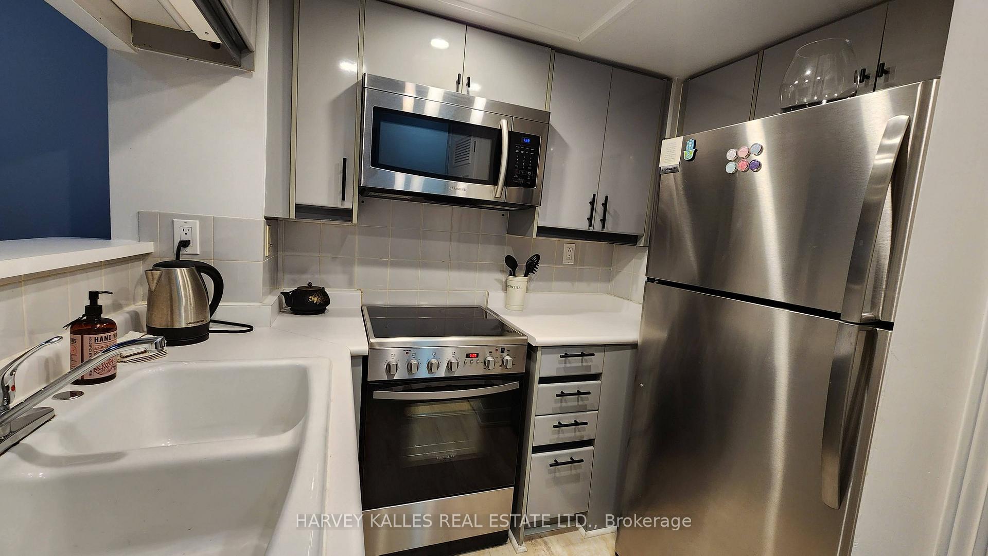 7 Broadway Avenue 211, Toronto Unit: 211