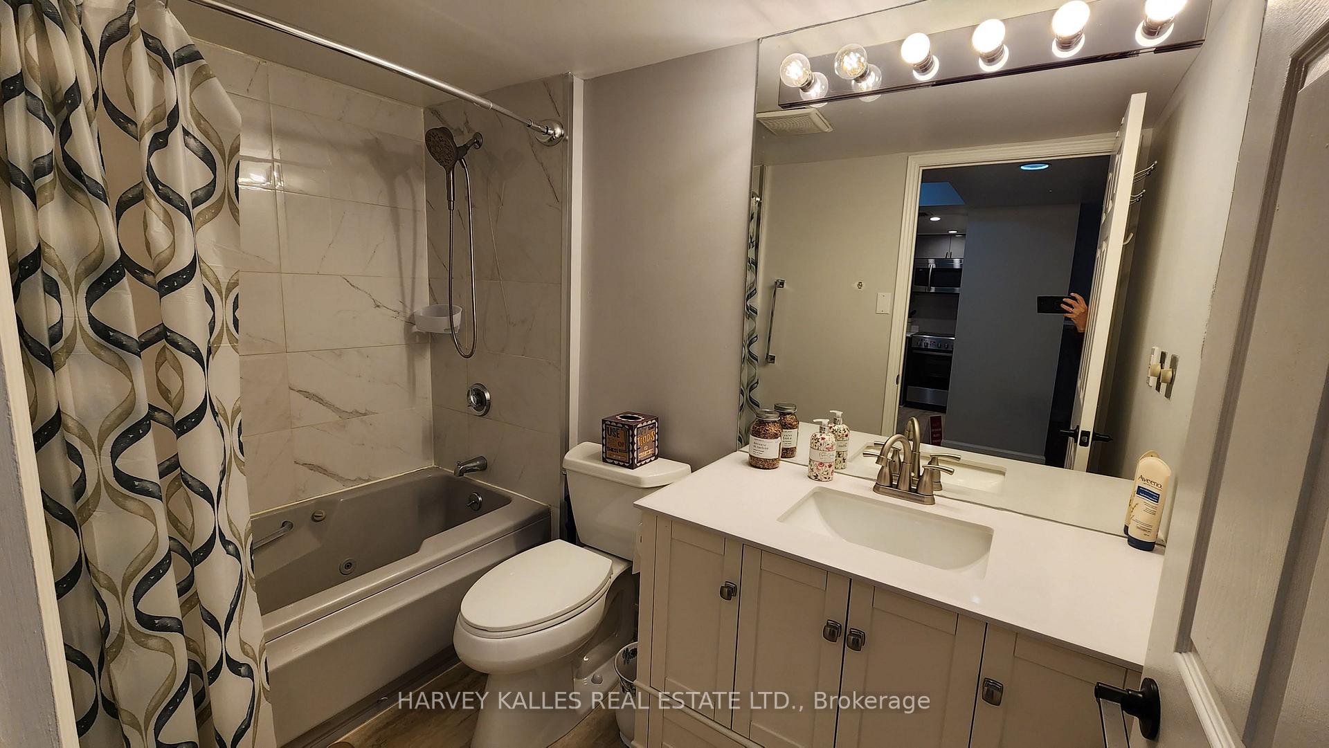 7 Broadway Avenue 211, Toronto Unit: 211