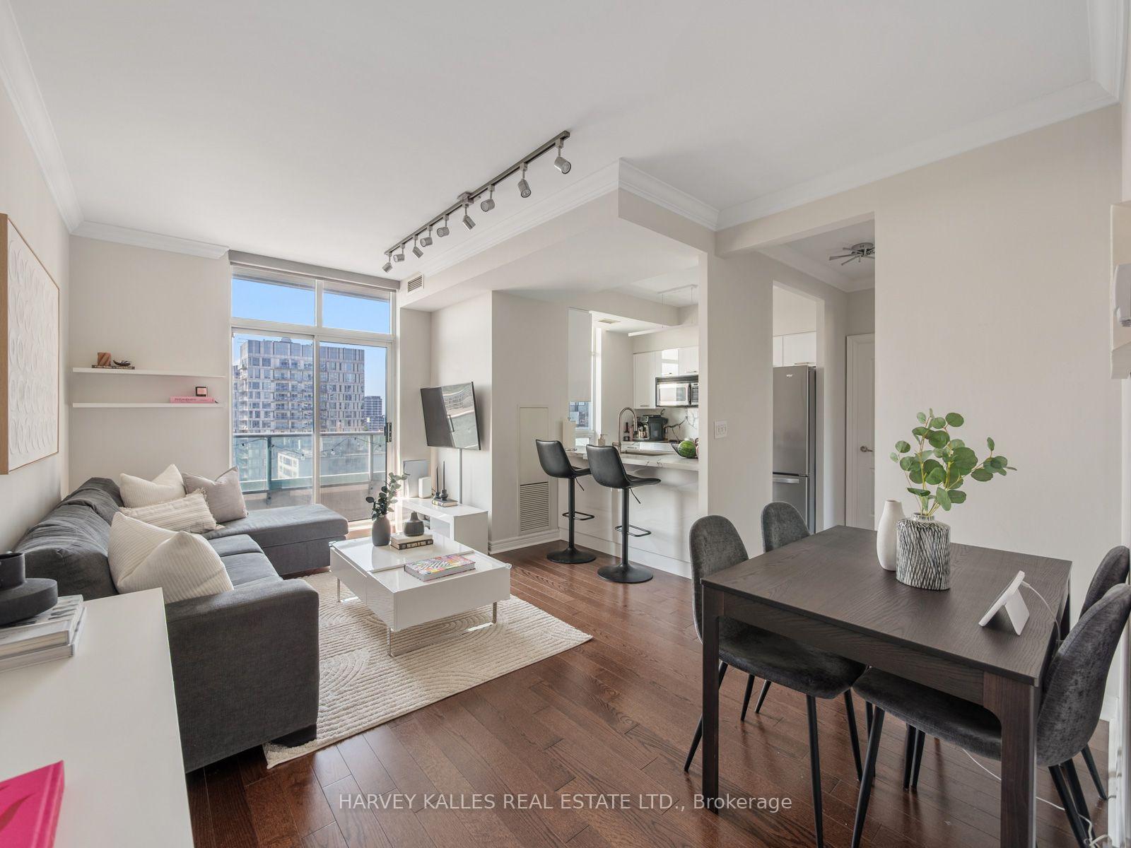 212 Eglinton Avenue E PH303, Toronto Unit: PH303