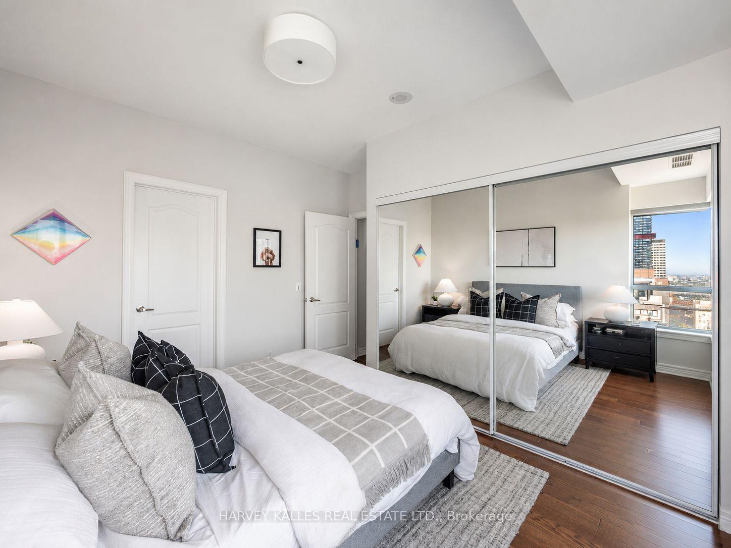 212 Eglinton Avenue E PH303, Toronto Unit: PH303