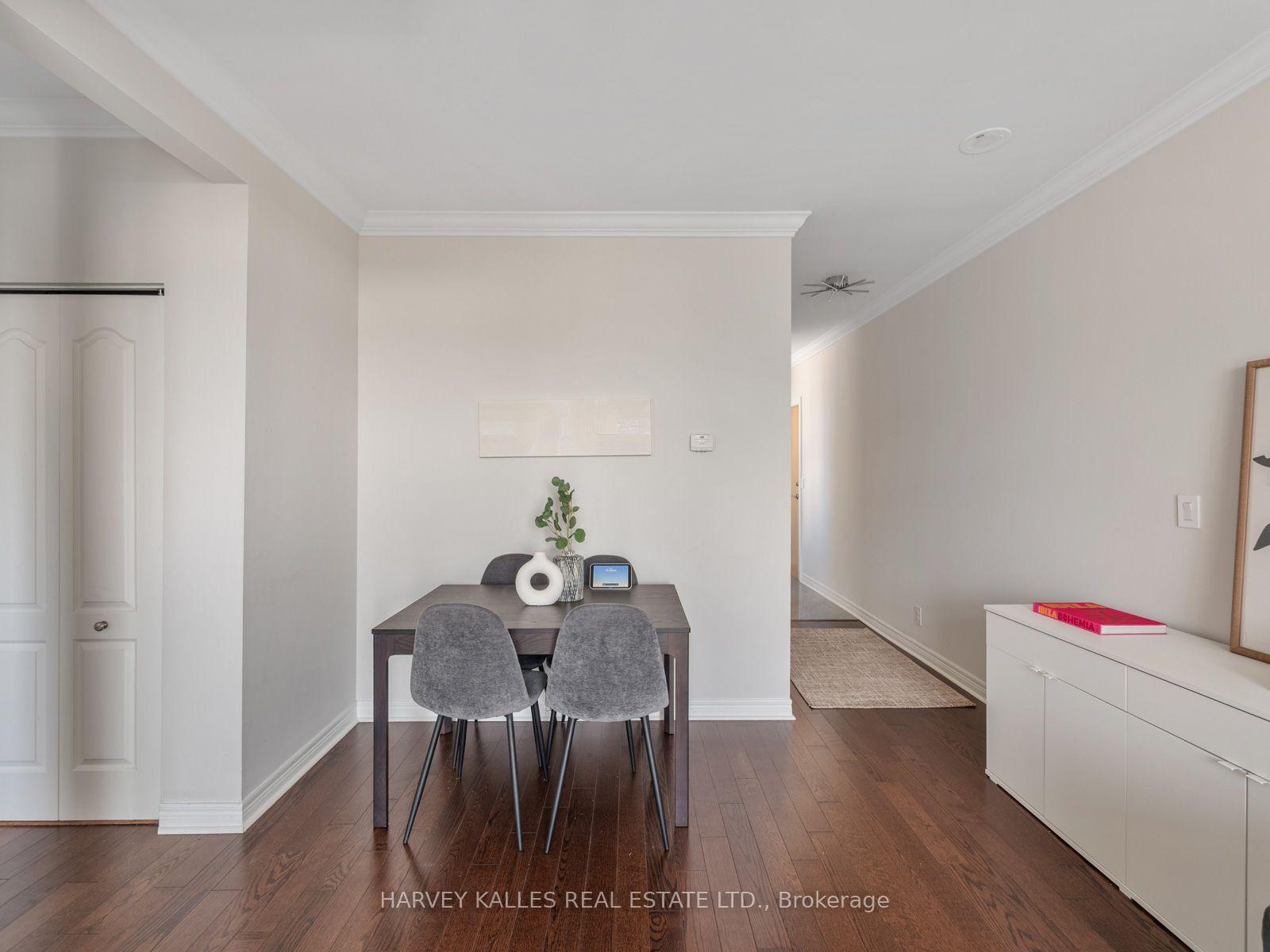 212 Eglinton Avenue E PH303, Toronto Unit: PH303
