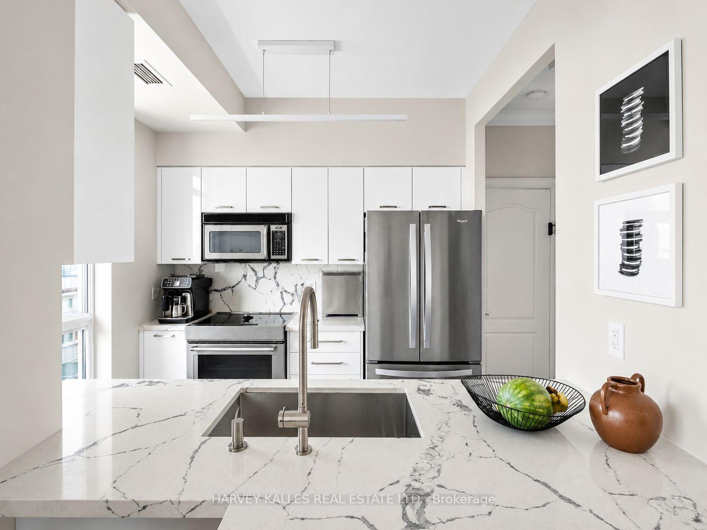 212 Eglinton Avenue E PH303, Toronto Unit: PH303