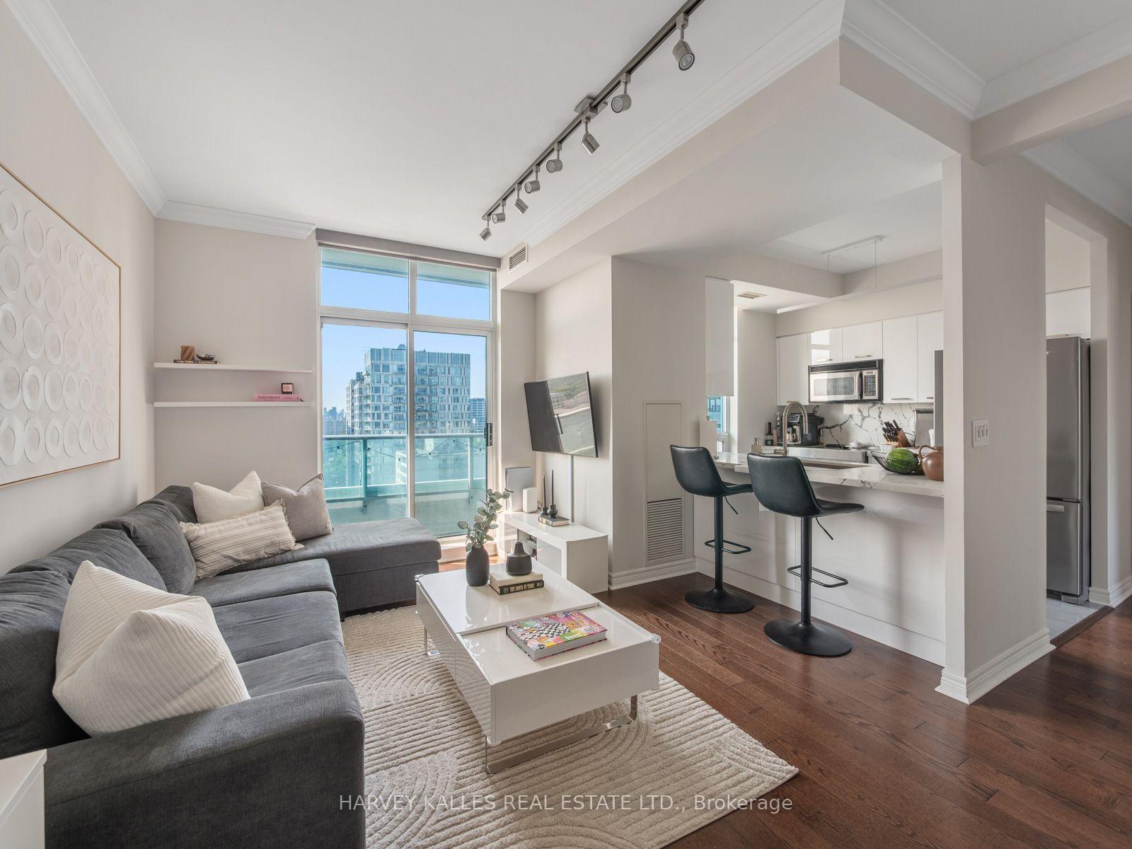 212 Eglinton Avenue E PH303, Toronto Unit: PH303