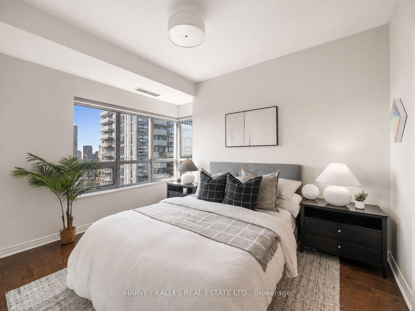 212 Eglinton Avenue E PH303, Toronto Unit: PH303
