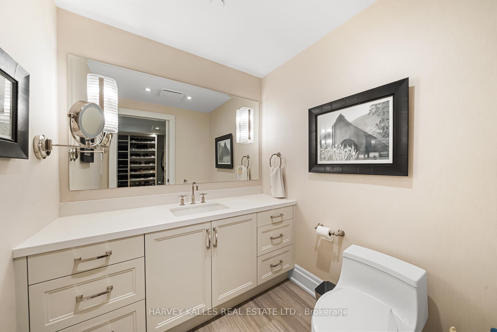 1 Forest Hill Road 701, Toronto Unit: 701
