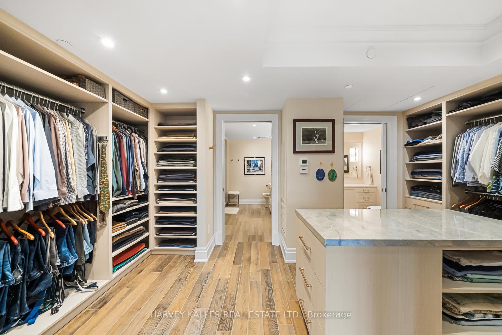 1 Forest Hill Road 701, Toronto Unit: 701