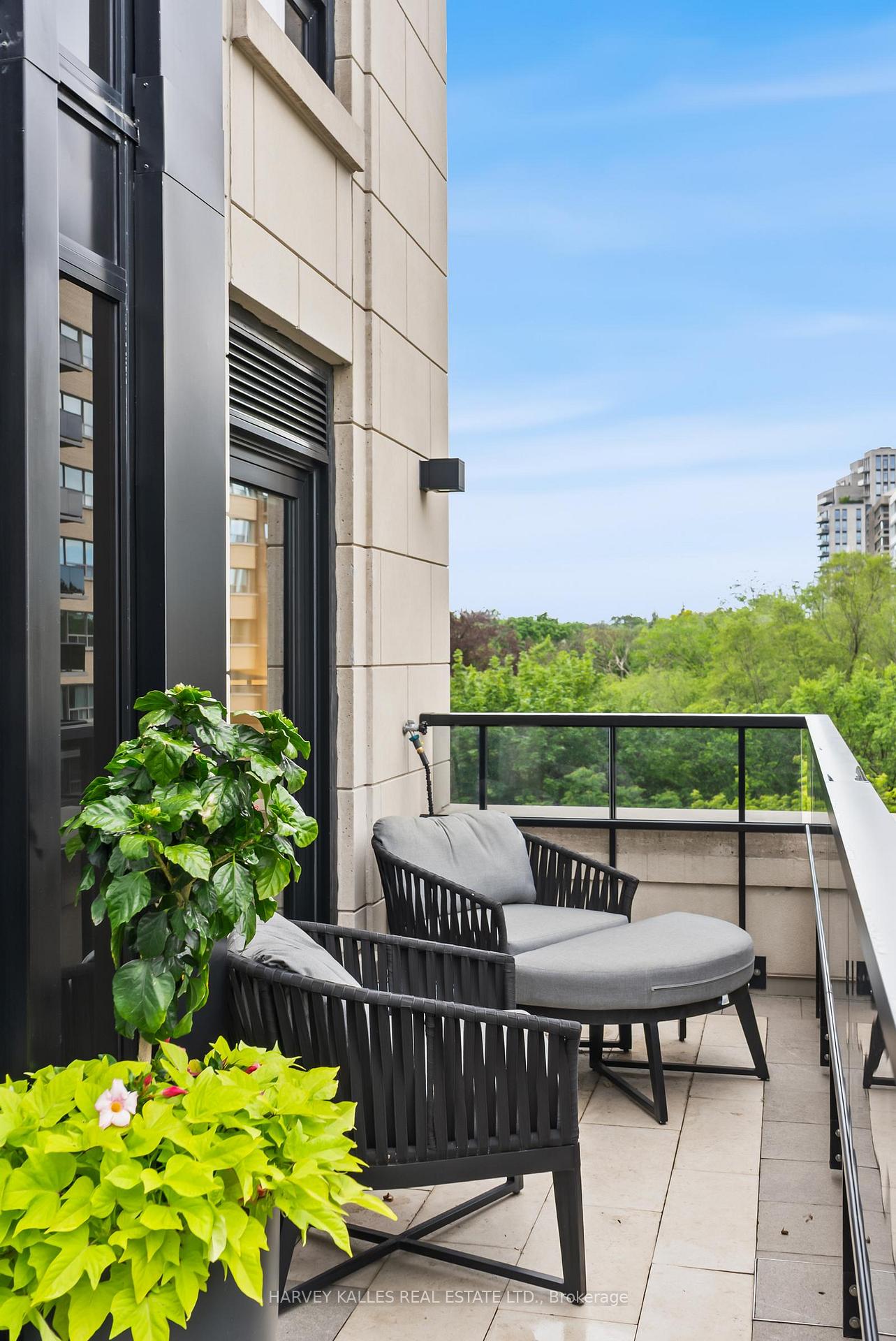 1 Forest Hill Road 701, Toronto Unit: 701