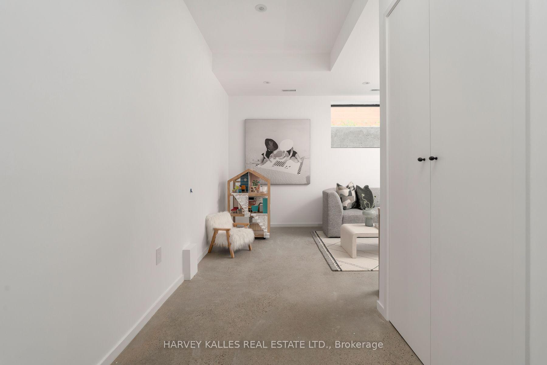 534 Duplex Avenue, Toronto