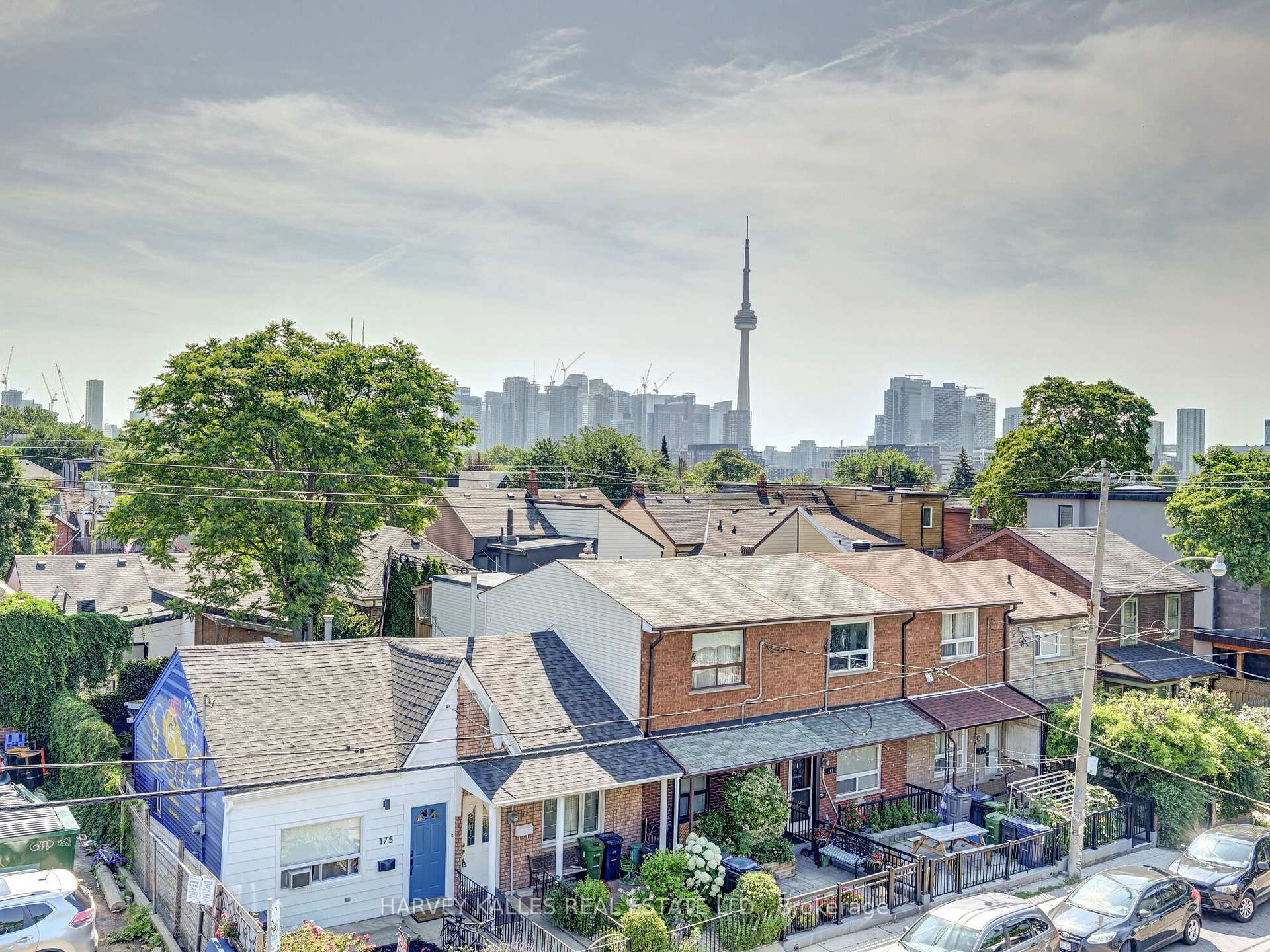 885 Dundas Street W, Toronto