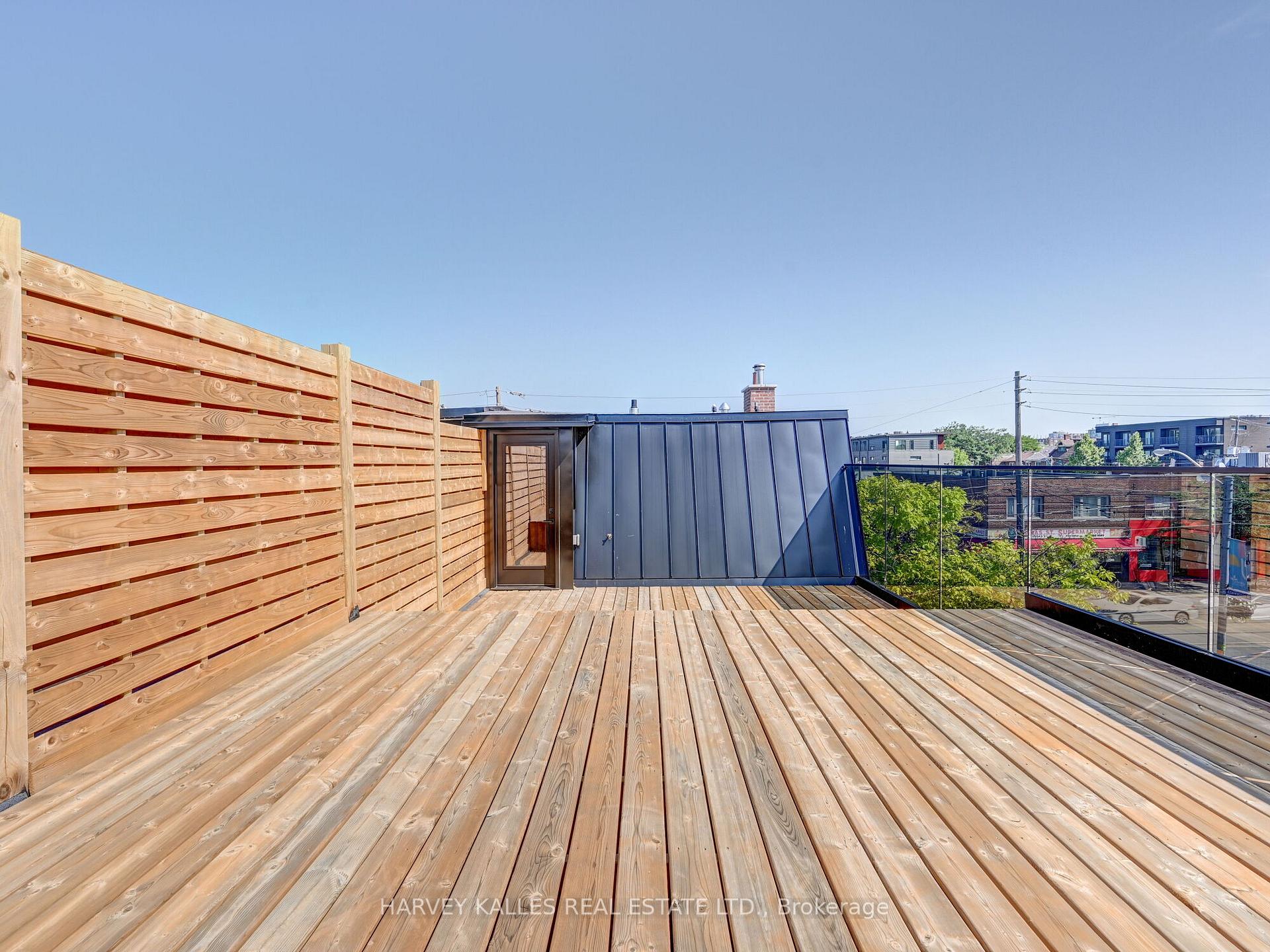 885 Dundas Street W, Toronto
